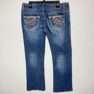 Rock & Roll Cowgirl Embroidered Pockets Low Rise Med Wash Boot Cut Jeans 34